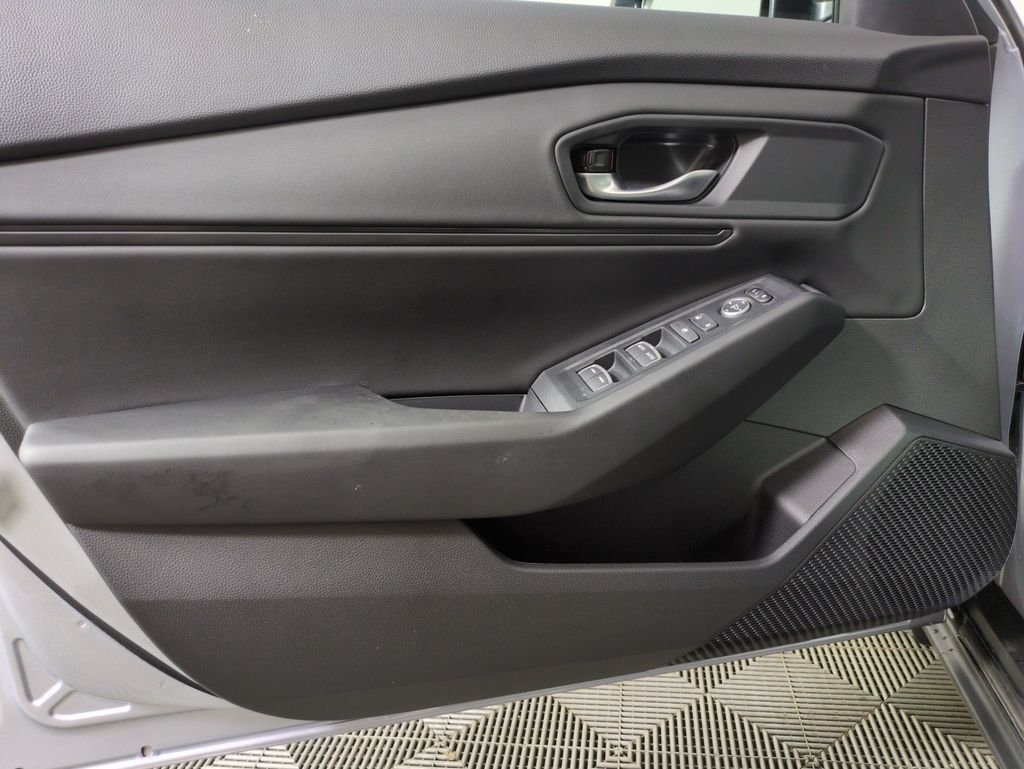New 2026 Solar Silver Metallic Honda SE image 10