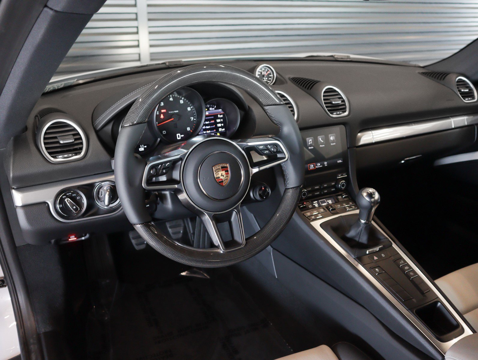 2025 Porsche 718 - Photo 4