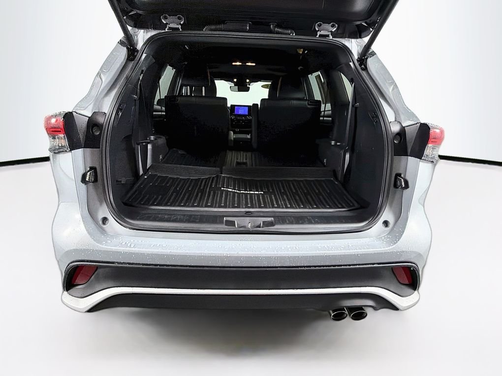 Used 2025  Toyota XSE image 26