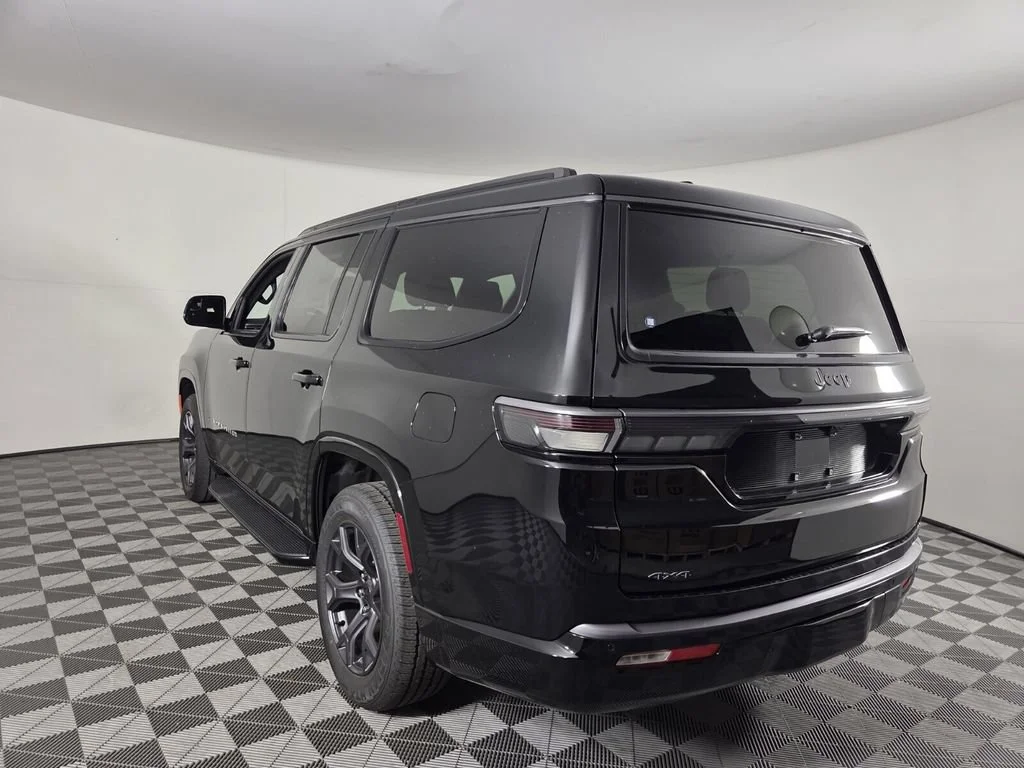 New 2026 High Gloss Black Exterior Paint Jeep Limited Altitude image 7