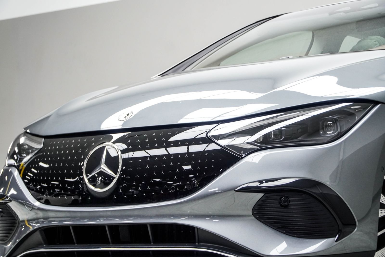 Used 2025 Gray Mercedes-Benz 500 Sedan image 2