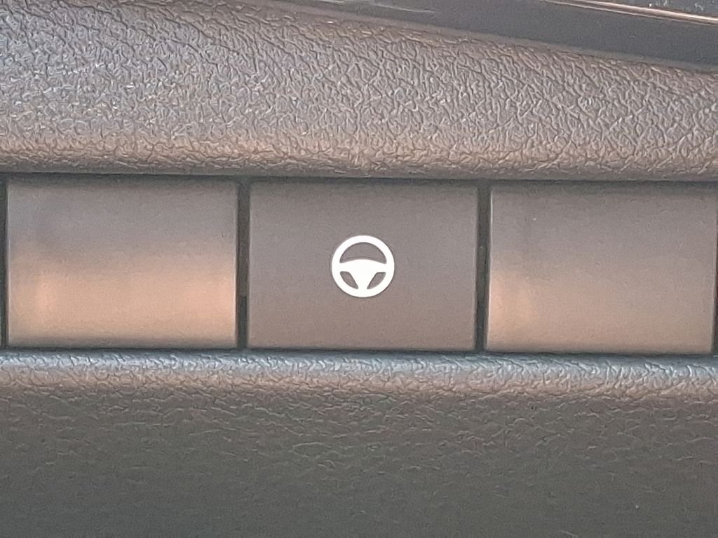 New 2026 Canyon Bronze Metallic Nissan SR image 17