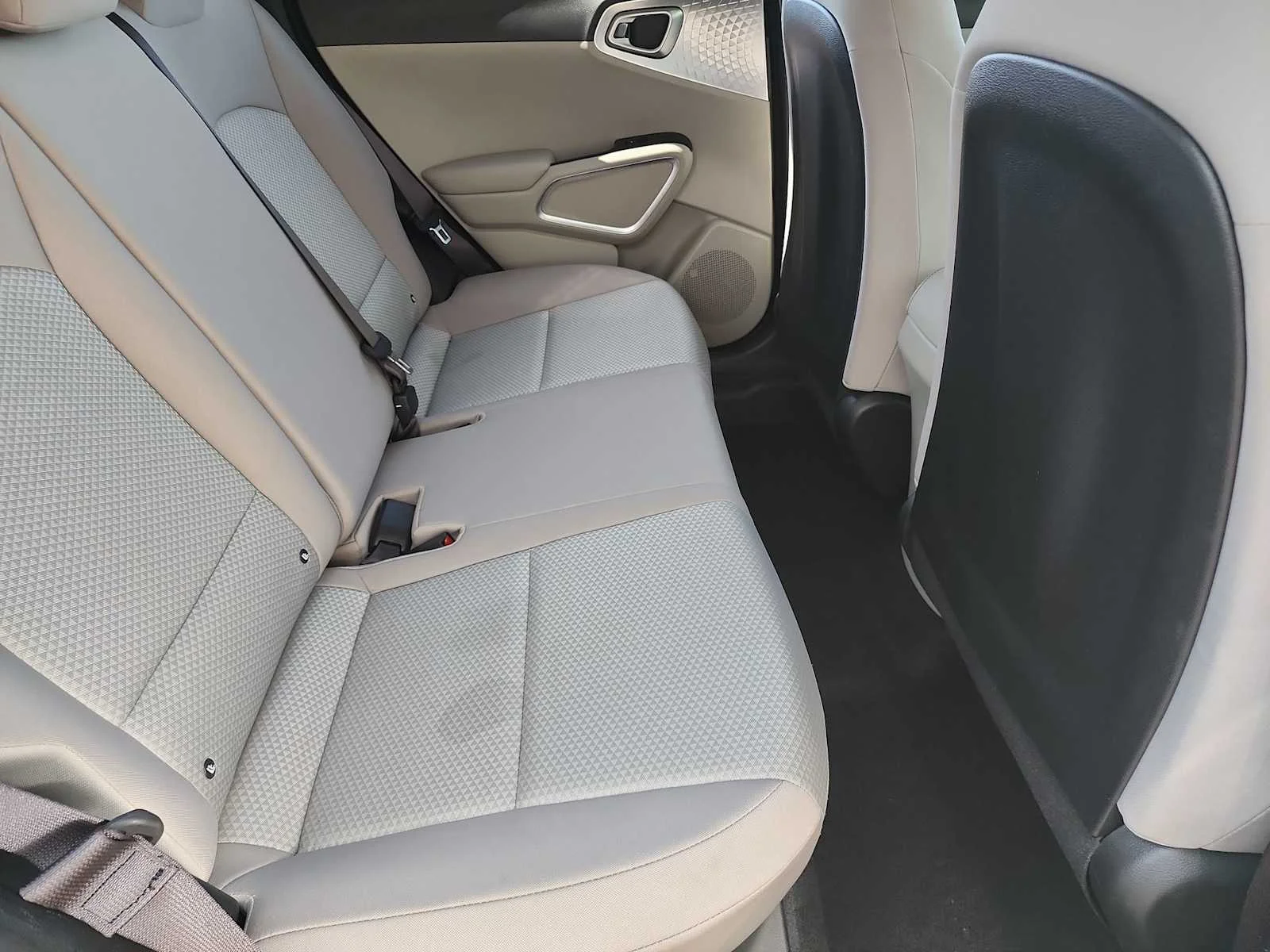 Used 2025 Steel Gray Kia LX image 17