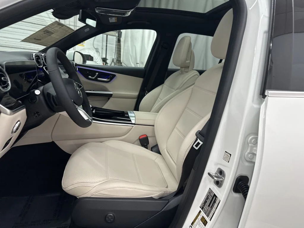 Used 2026 White Mercedes-Benz GLC 300 image 17