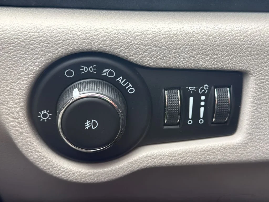 Used 2023 White Chrysler Touring L image 12