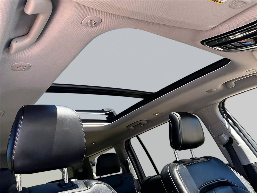 Used 2022 Gray Jeep Limited image 31