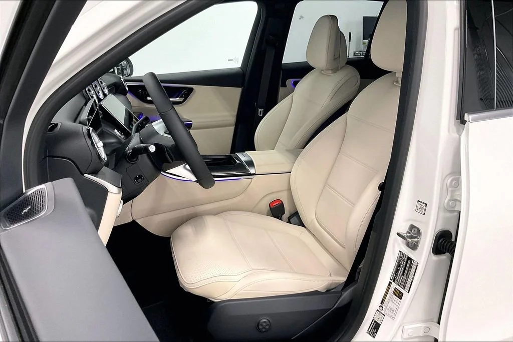 New 2026 Polar White Mercedes-Benz GLC 300 image 21