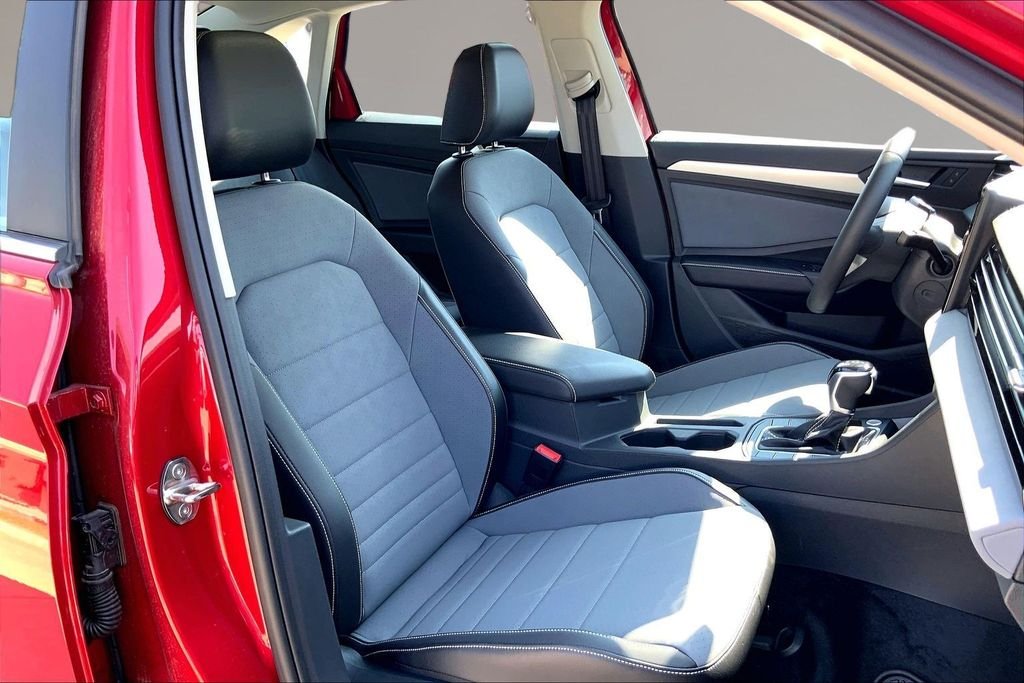 New 2026 Kings Red Metallic Volkswagen 1.5T SE image 11