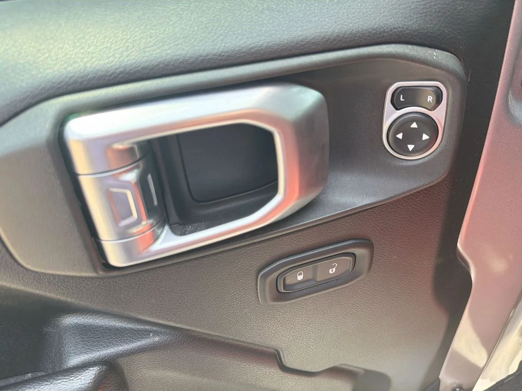 Certified Used 2019 Silver Jeep Unlimited Sport S image 14