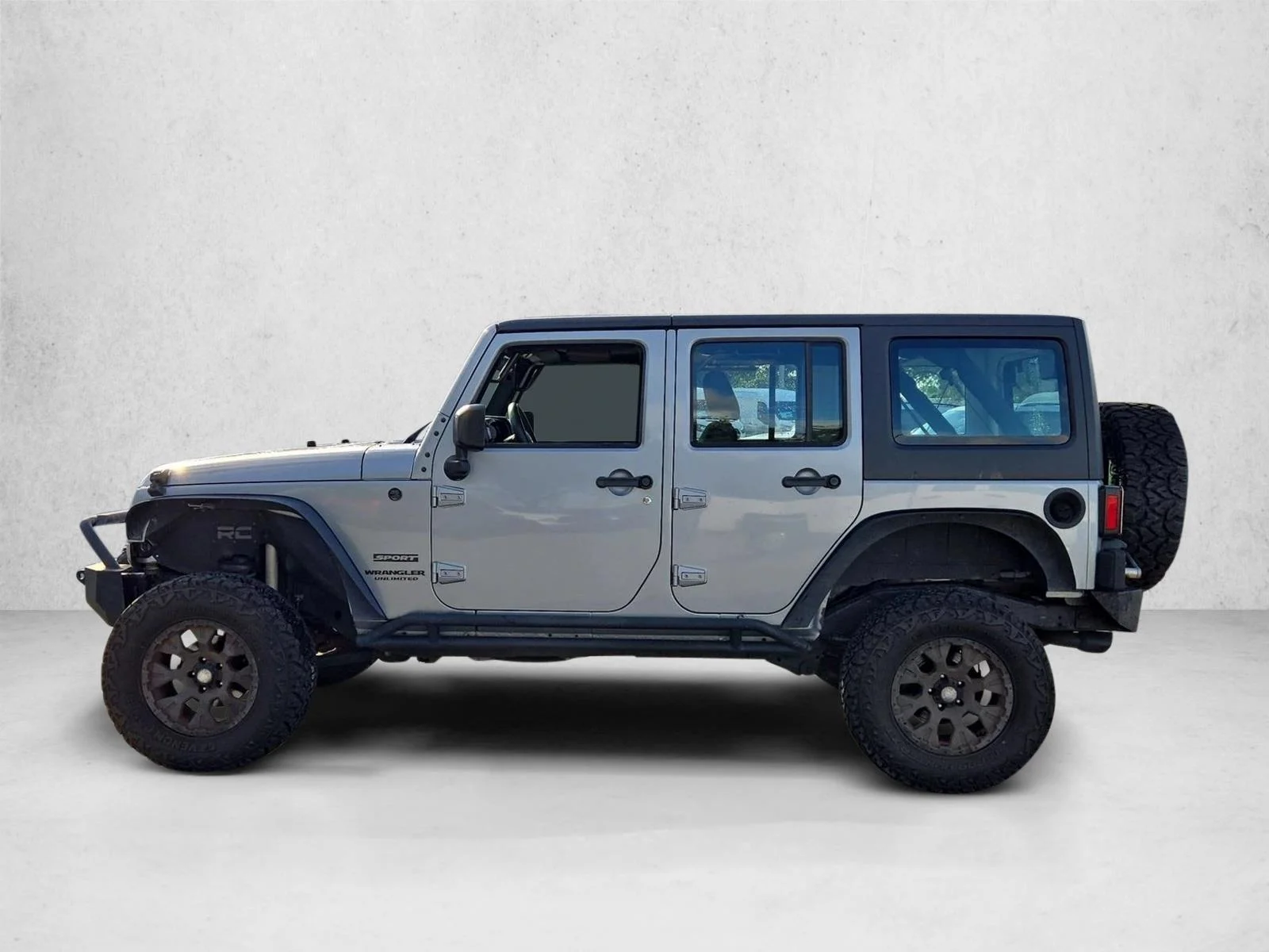Used 2015 Billet Silver Metallic Clearcoat Jeep Sport image 5