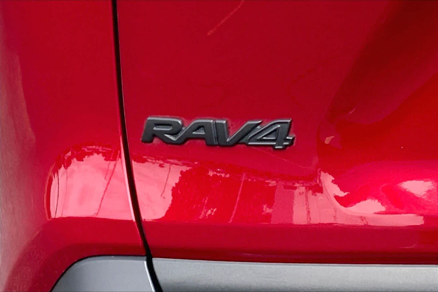 Used 2025 Ruby Flare Pearl Toyota XLE Premium image 10