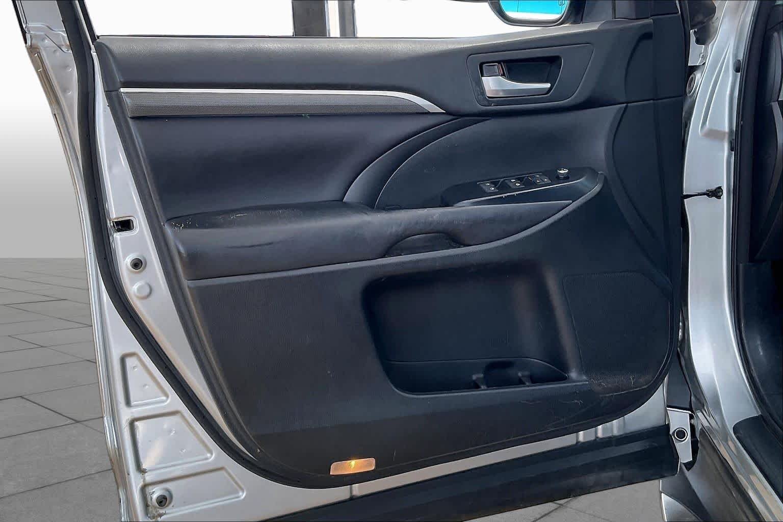 Used 2017 Celestial Silver Metallic Toyota SE image 21