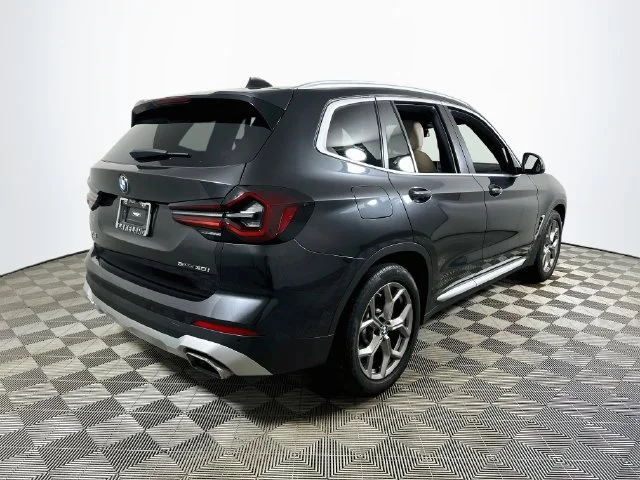 Used 2022 Gray BMW sDrive30i image 3