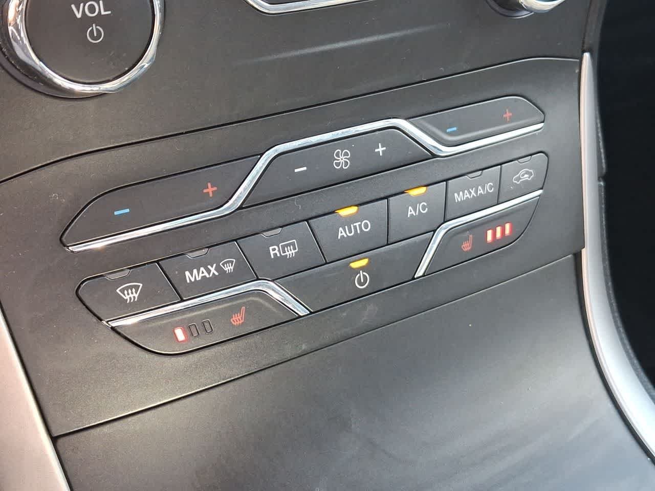 Used 2020 Magnetic Metallic Ford SEL image 25