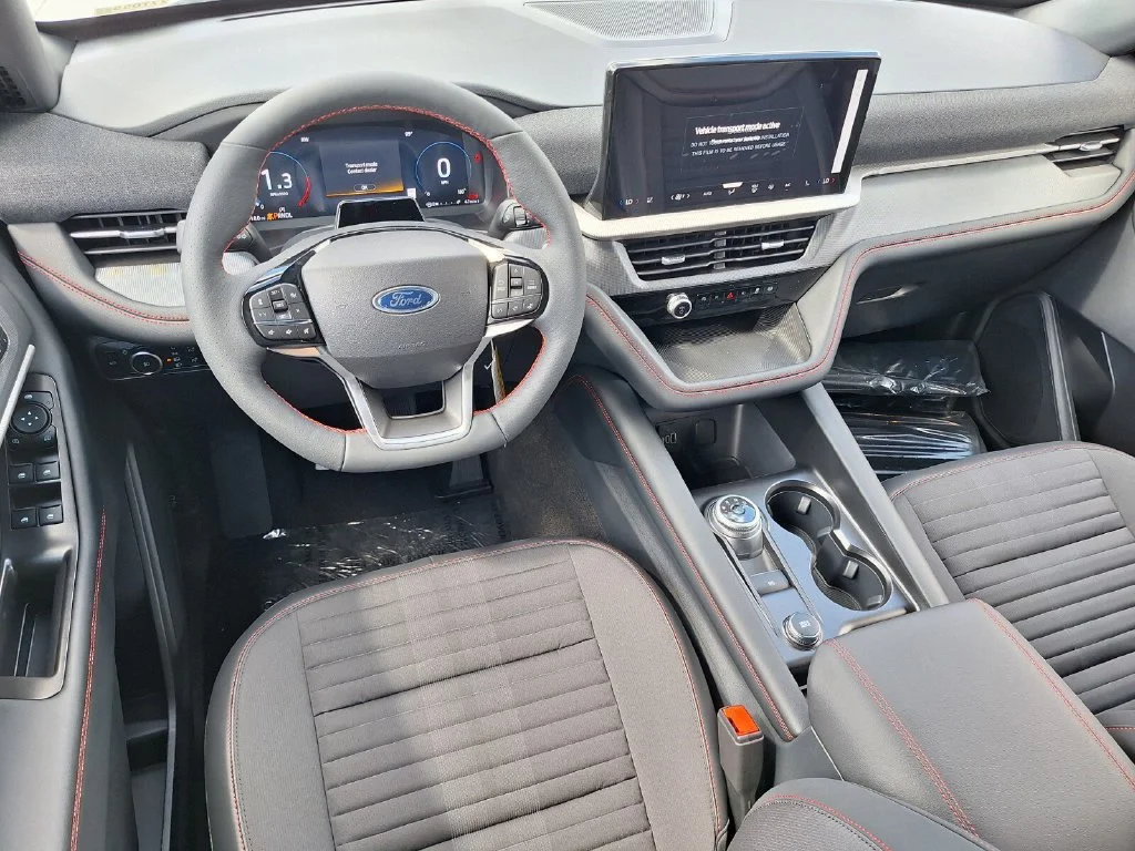 New 2027 Star White Metallic Tri-Coat Ford ST-Line image 9