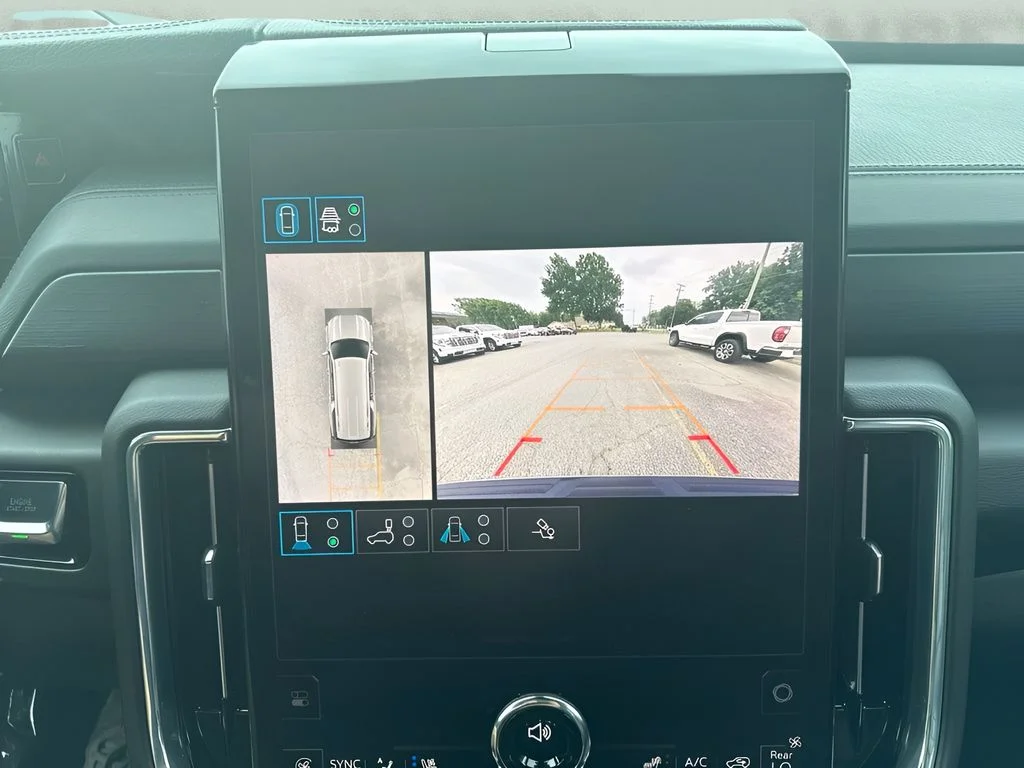 Used 2025 Silver GMC Denali image 22