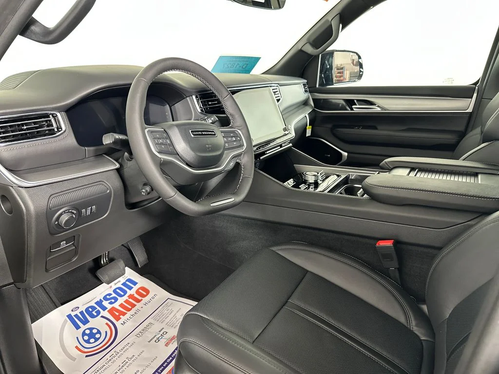 New 2026 Fathom Blue Pearl-Coat Exterior Paint (Late Availability) Jeep Limited Reserve image 15