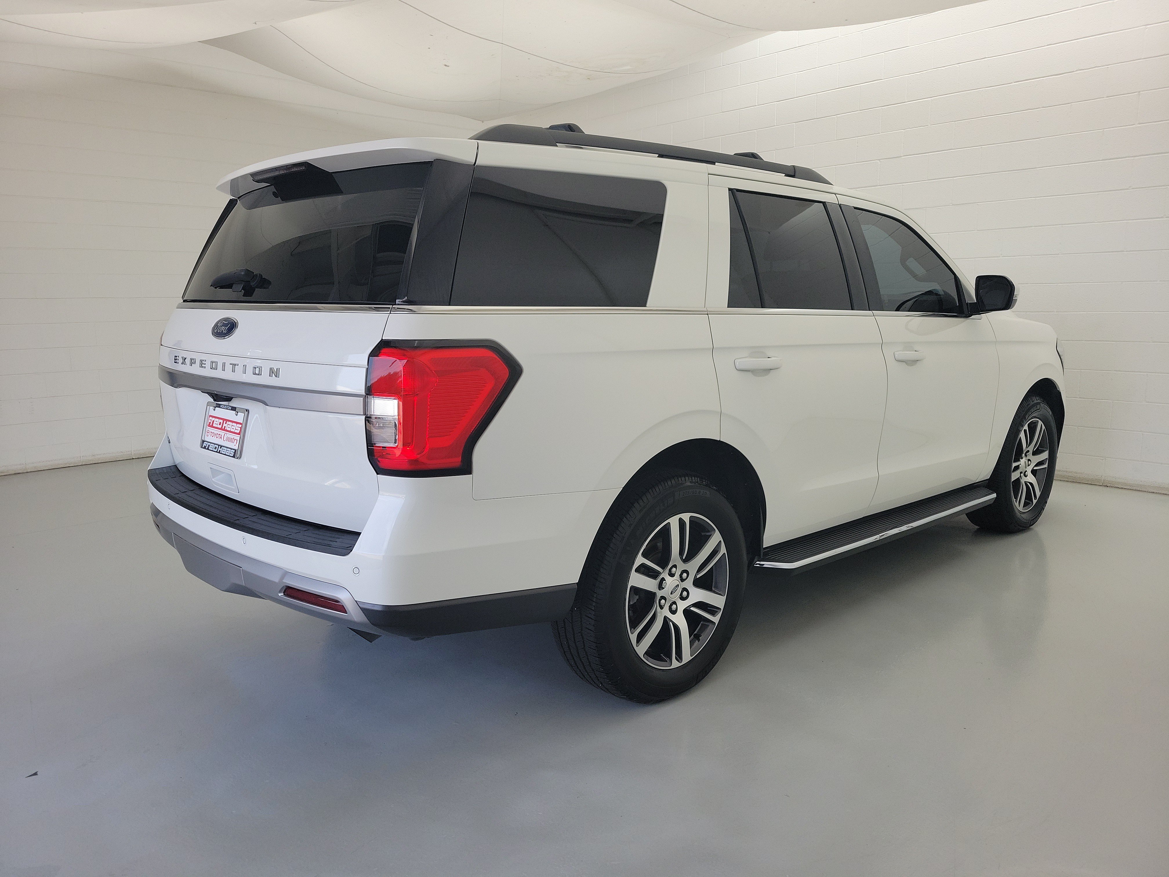 Used 2022 White Metallic Ford XLT image 5
