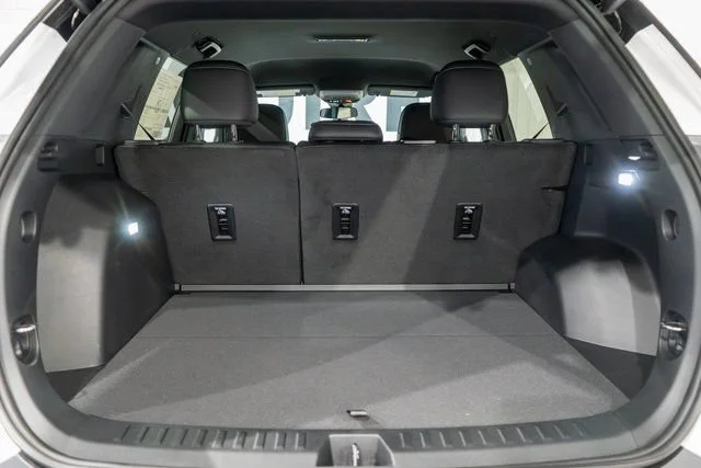 New 2027 Summit White Chevrolet LT image 9