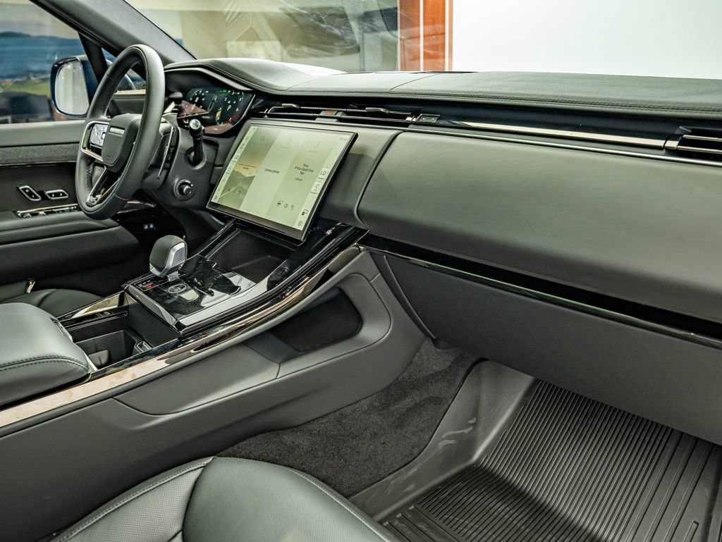 New 2026 Carpathian Grey Land Rover Dynamic SE image 36