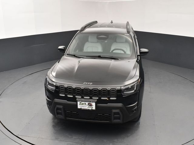New 2026 Diamond Black Crystal Pearl-Coat Exterior Paint Jeep Limited image 14