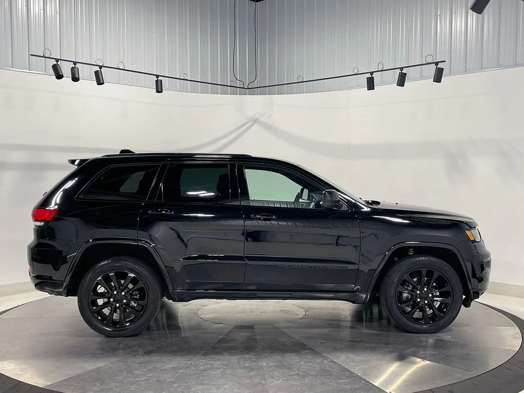 Used 2022 Black Jeep Laredo X image 10