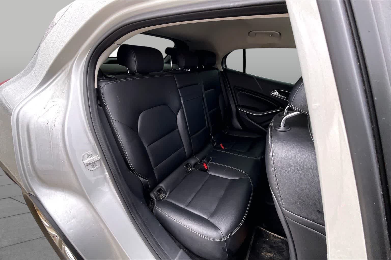 Used 2018 Polar Silver Metallic Mercedes-Benz GLA 250 image 18