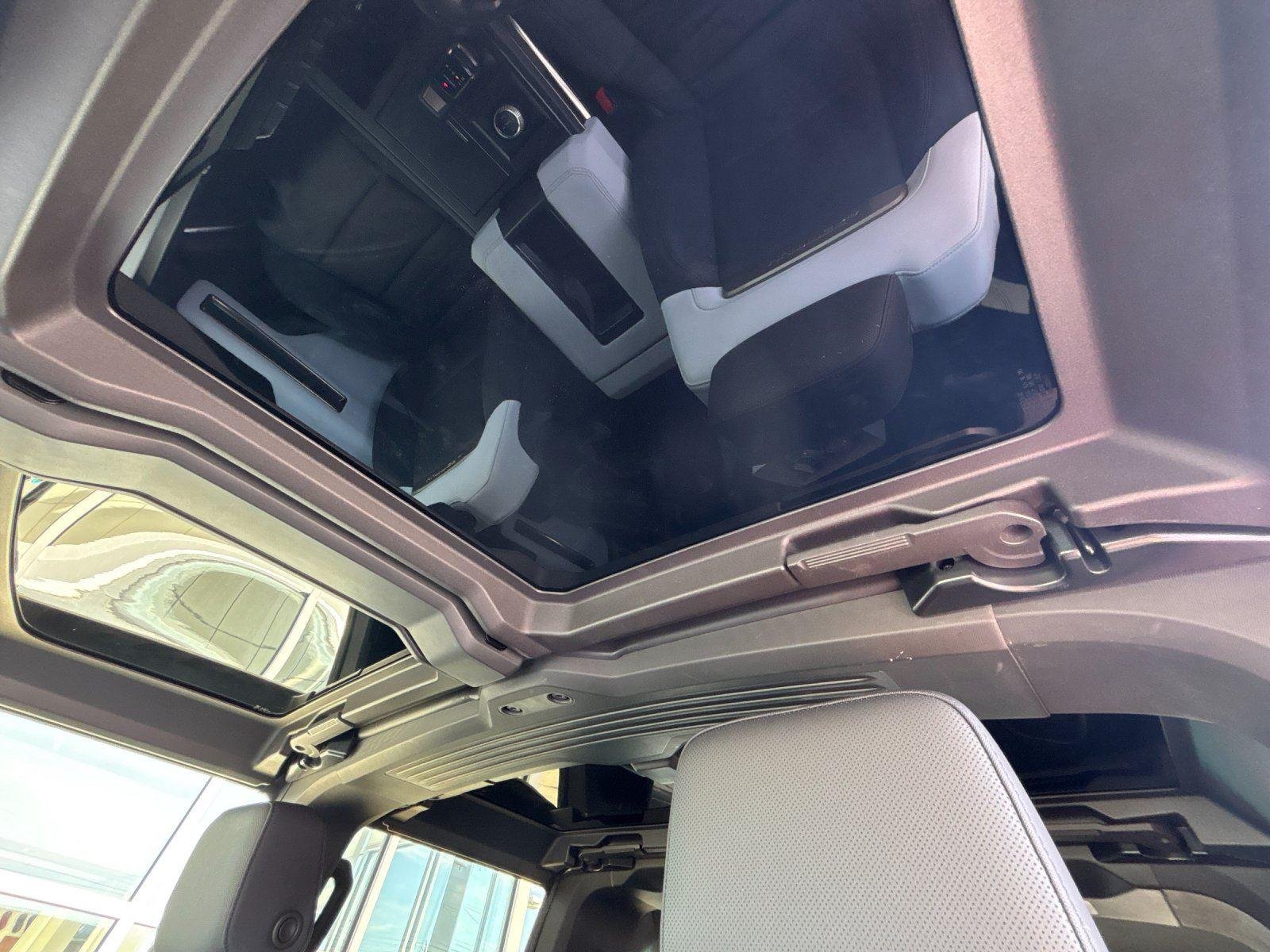 Used 2025 Interstellar White GMC 2X image 31