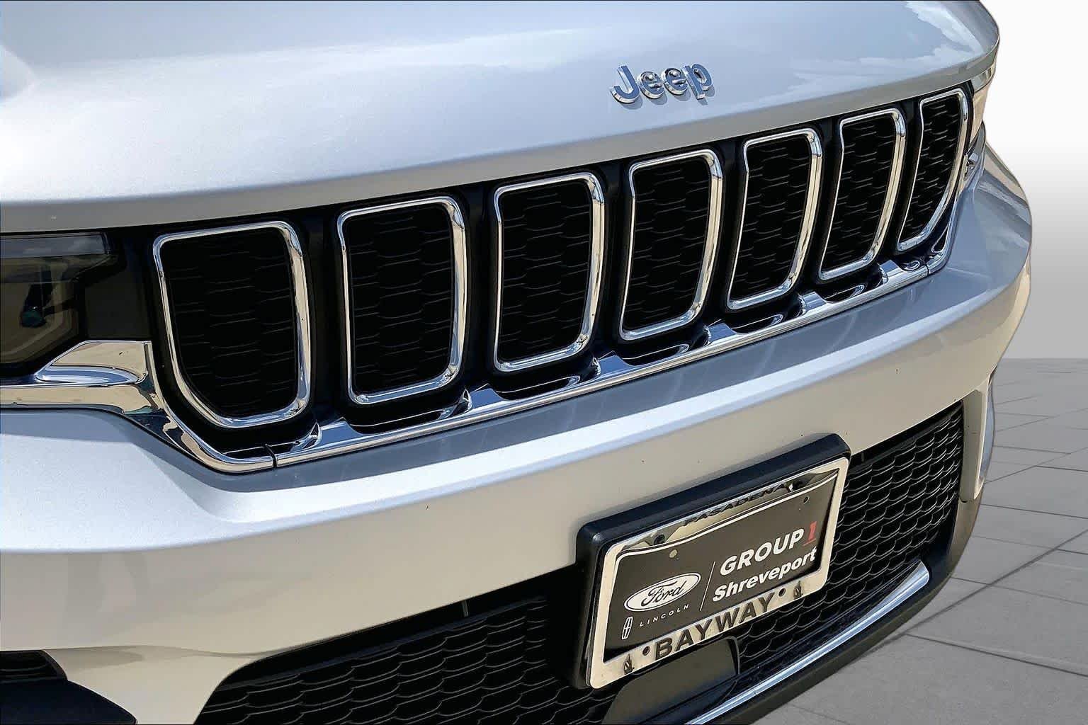 Used 2023 Silver Zynith Jeep Laredo image 29