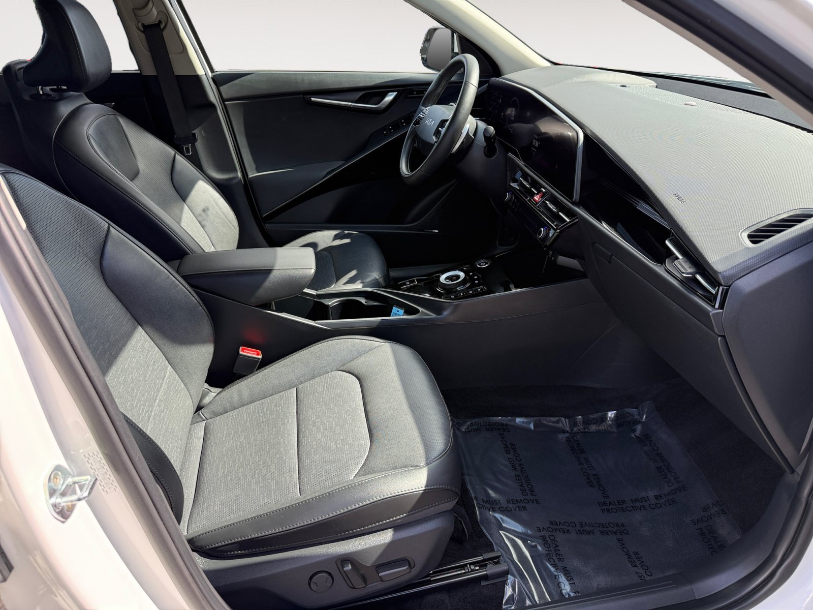 Used 2023 Snow White Pearl Kia Wave image 19