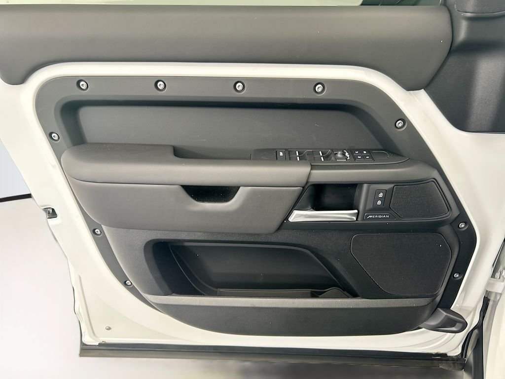 2026 Land Rover Defender S - Photo 23