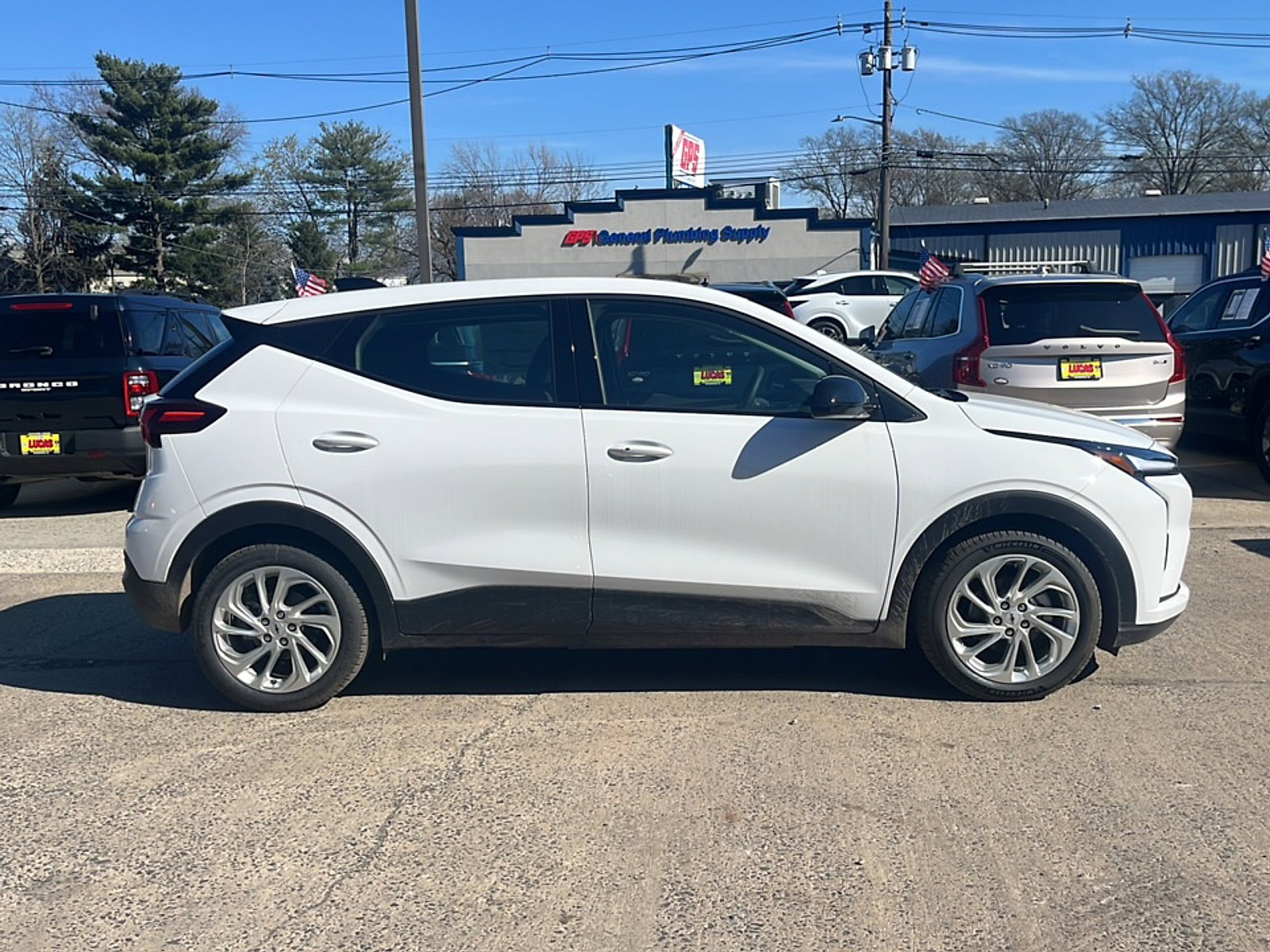 New 2027 Summit White Chevrolet LT image 6