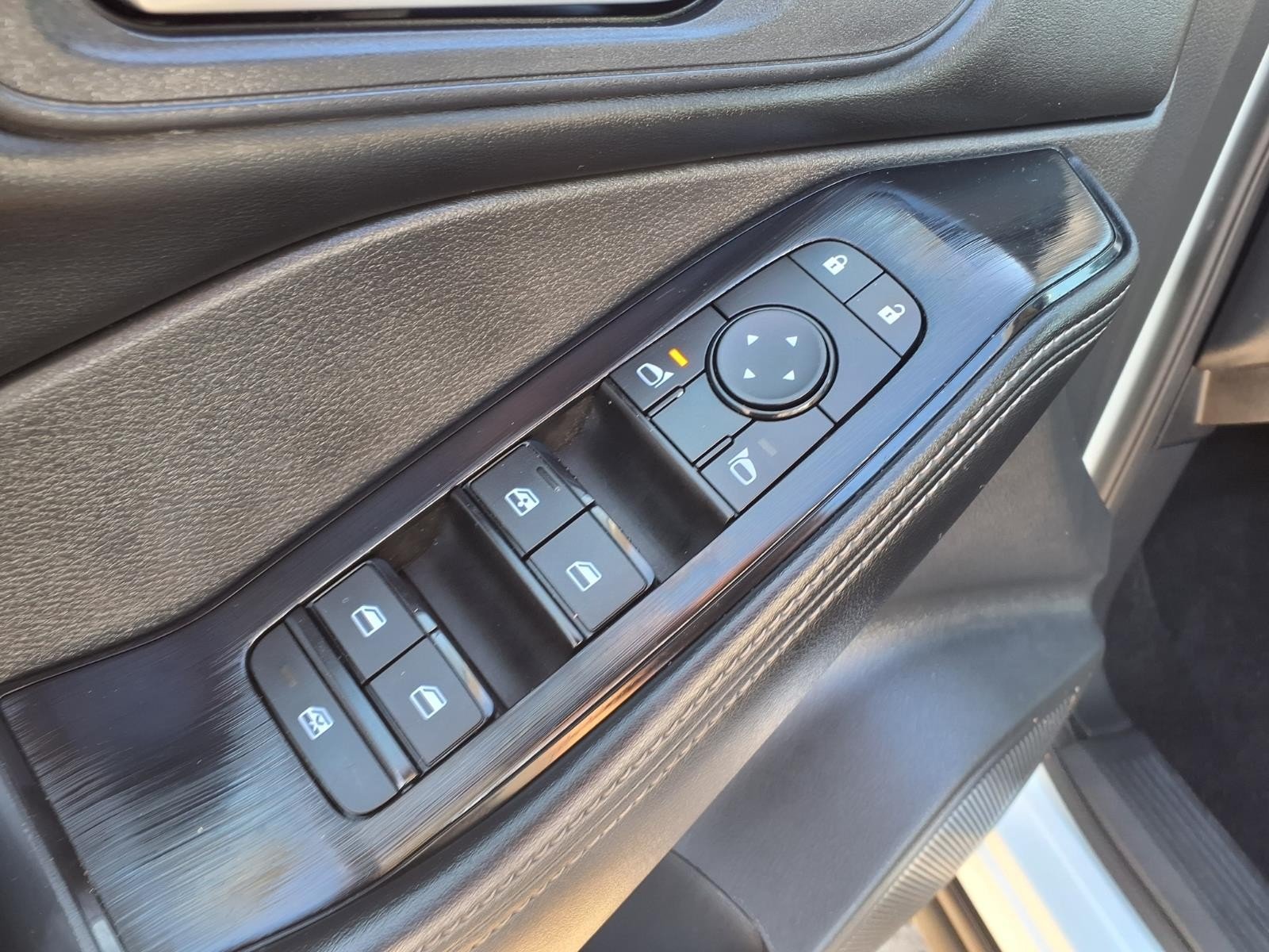 2024 Nissan Rogue SV White at Robbins Nissan