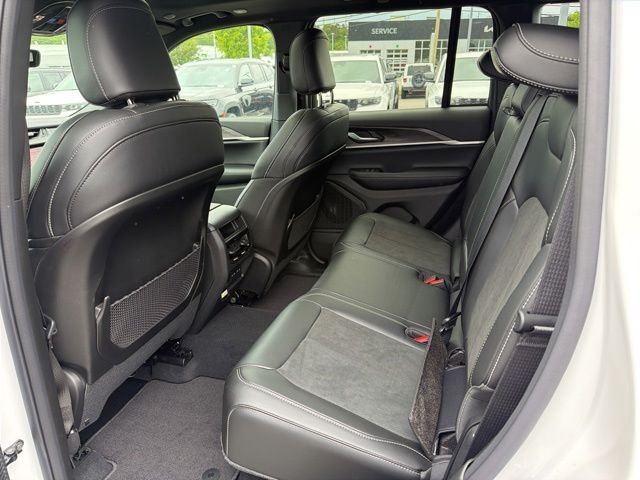 New 2026 Bright White Clear-Coat Exterior Paint Jeep Altitude image 7