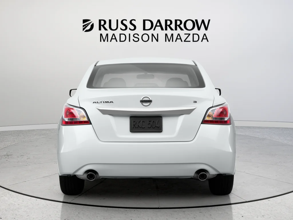 Used 2015 White Nissan 2.5 S image 3