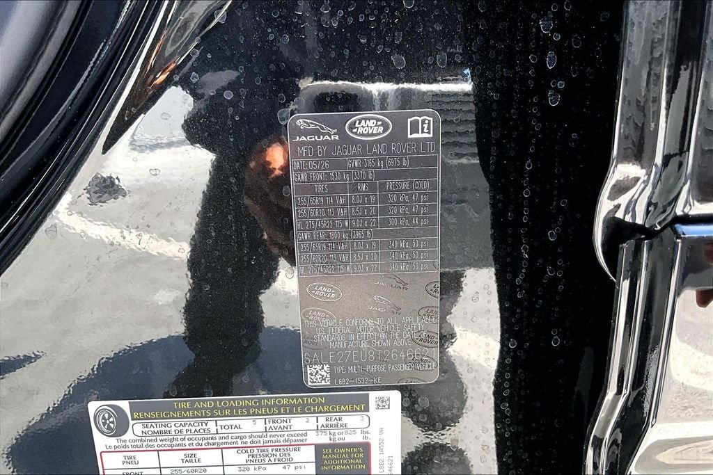 New 2026 SANTORINI BLACK Land Rover X-Dynamic SE image 8
