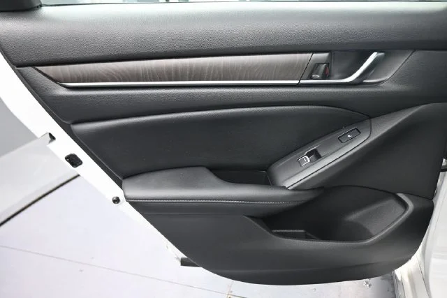 Used 2021 White Honda Touring image 18