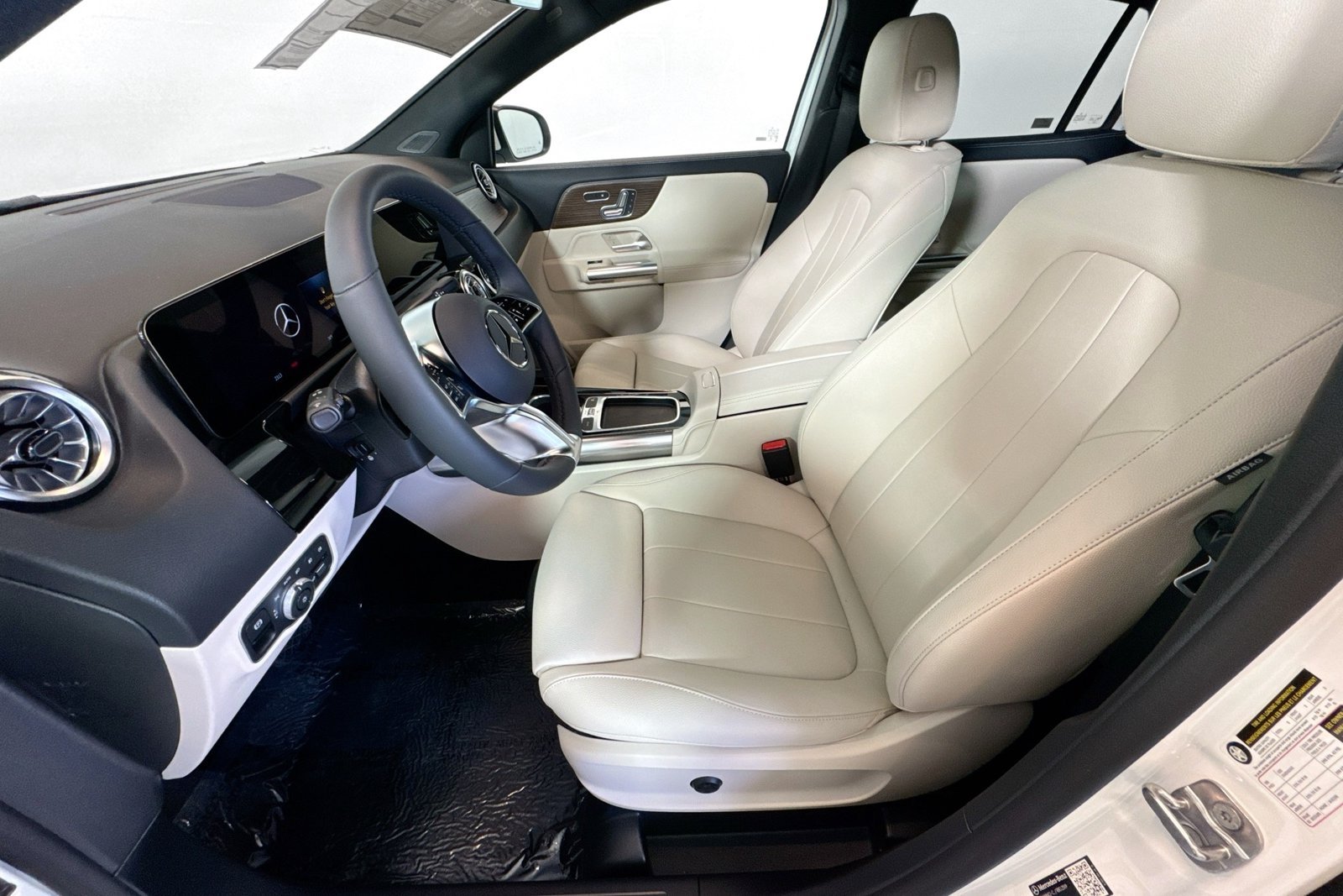 New 2026 Polar White Mercedes-Benz GLA 250 image 18