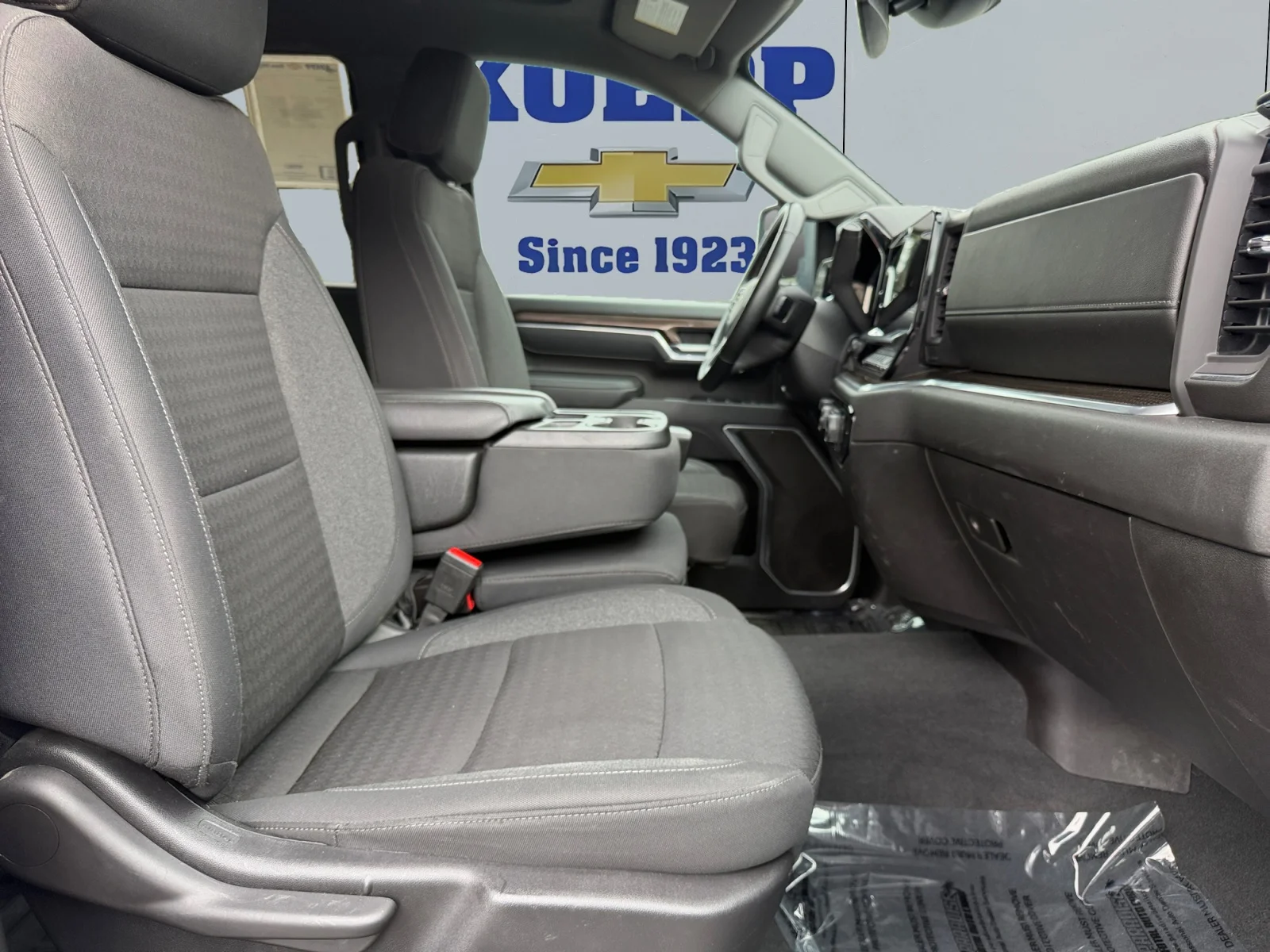 Used 2025 Summit White Chevrolet LT DRW image 17