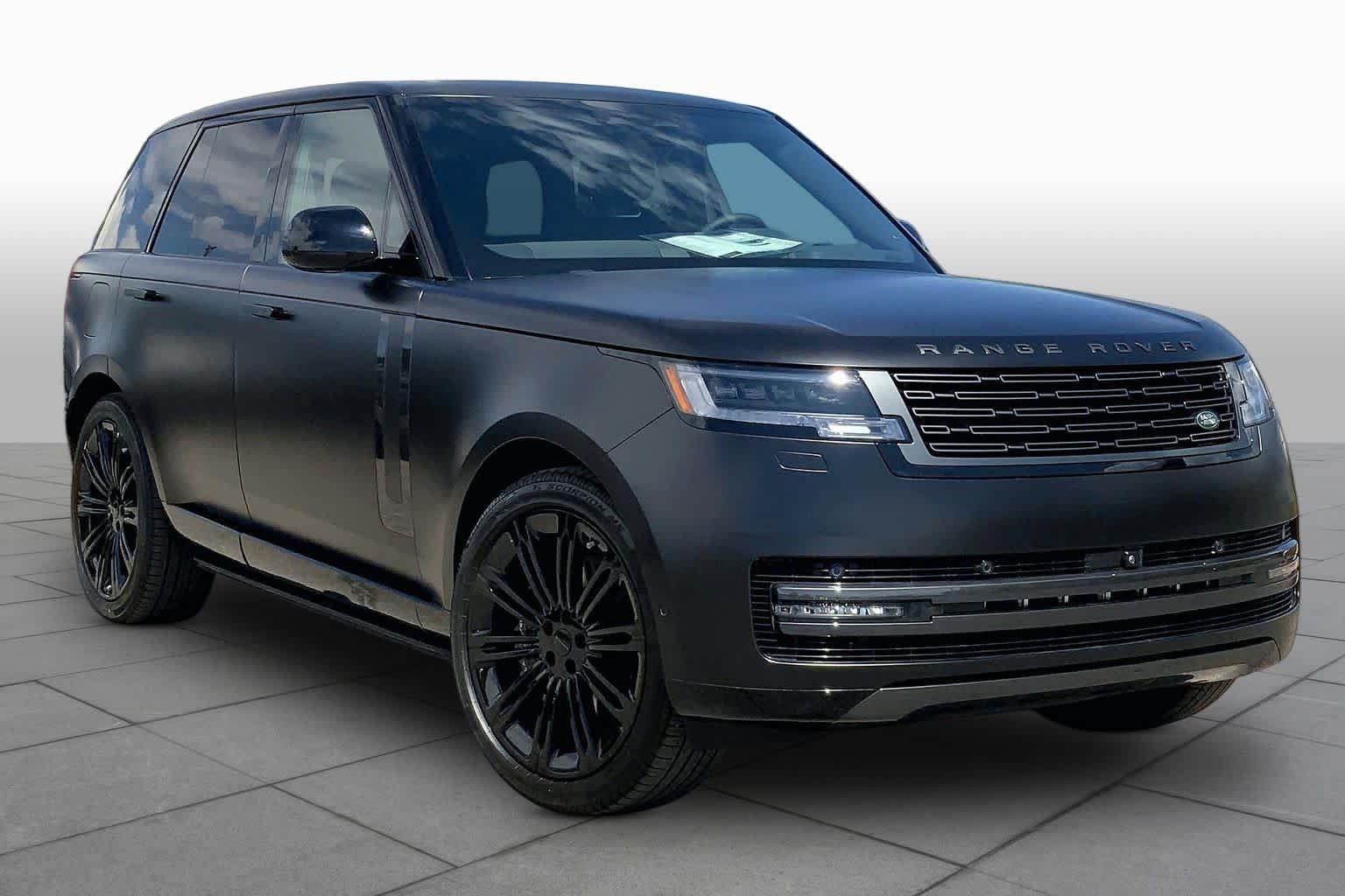 New 2026 Obsidian Black SV Bespoke Ultra Metallic Satin Land Rover SE image 2