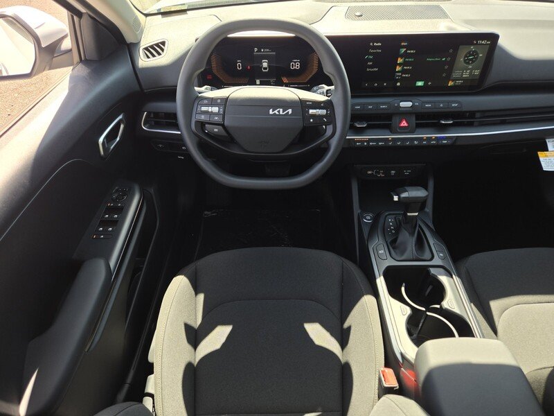 New 2026 Snow White Pearl Kia LXS image 9