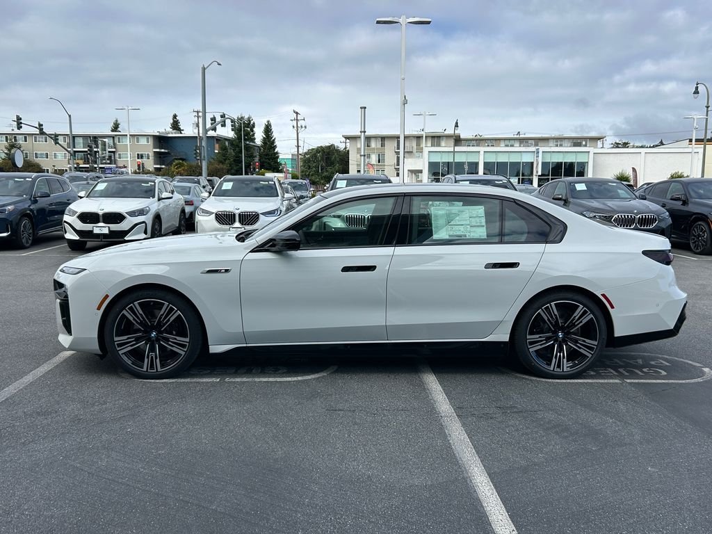 New 2026 Alpine White BMW M70 image 2