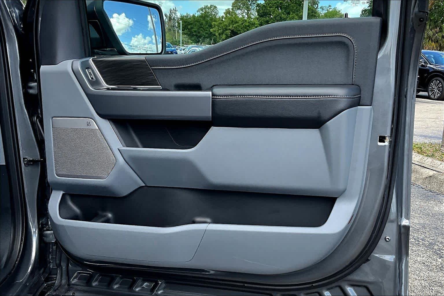Used 2025 Carbonized Gray Metallic Ford LARIAT image 46