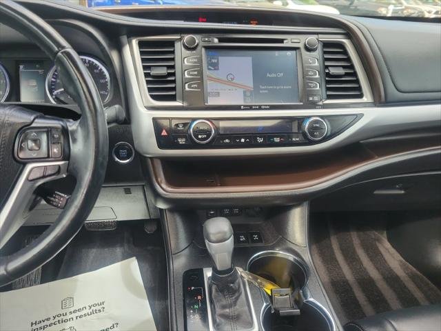 Certified Used 2017 BLIZZARD PEARL Toyota  image 33