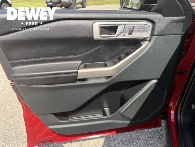 Used 2023 Red Metallic Ford XLT image 9