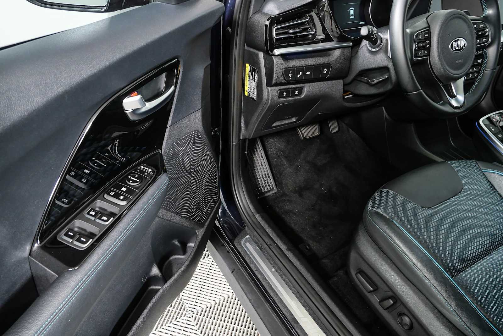 Used 2020 Gravity Blue Kia EX Premium image 8