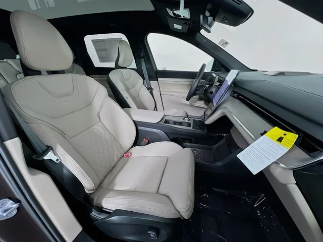 2025 Volvo EX90 Ultra - Photo 20