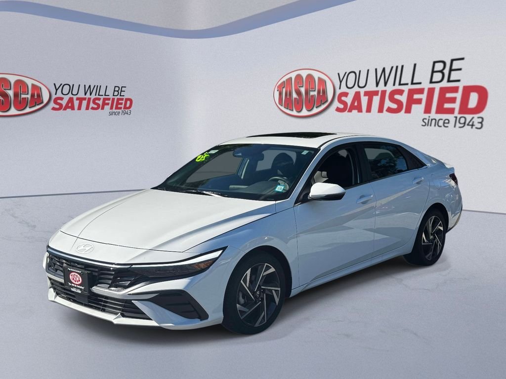 Used 2025 White Hyundai Limited image 3