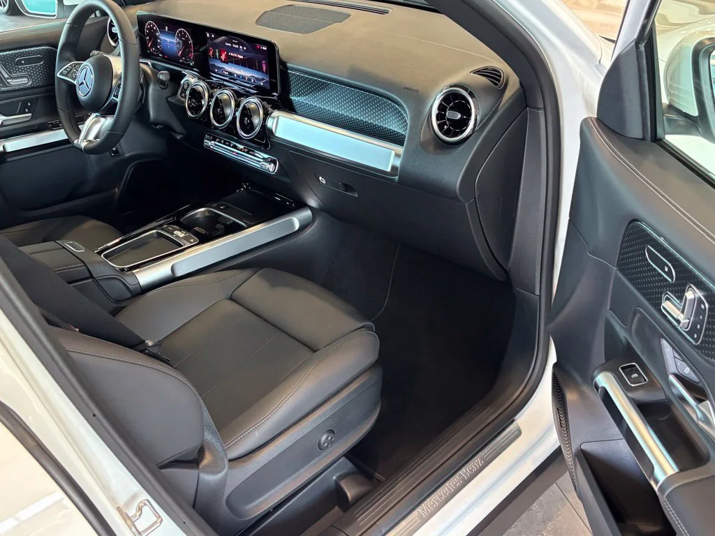 New 2026 White Mercedes-Benz GLB 250 image 28