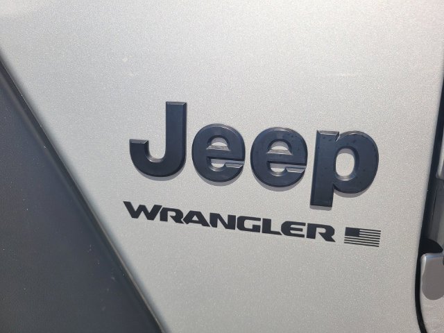 Used 2024 Silver Jeep Sport S image 10